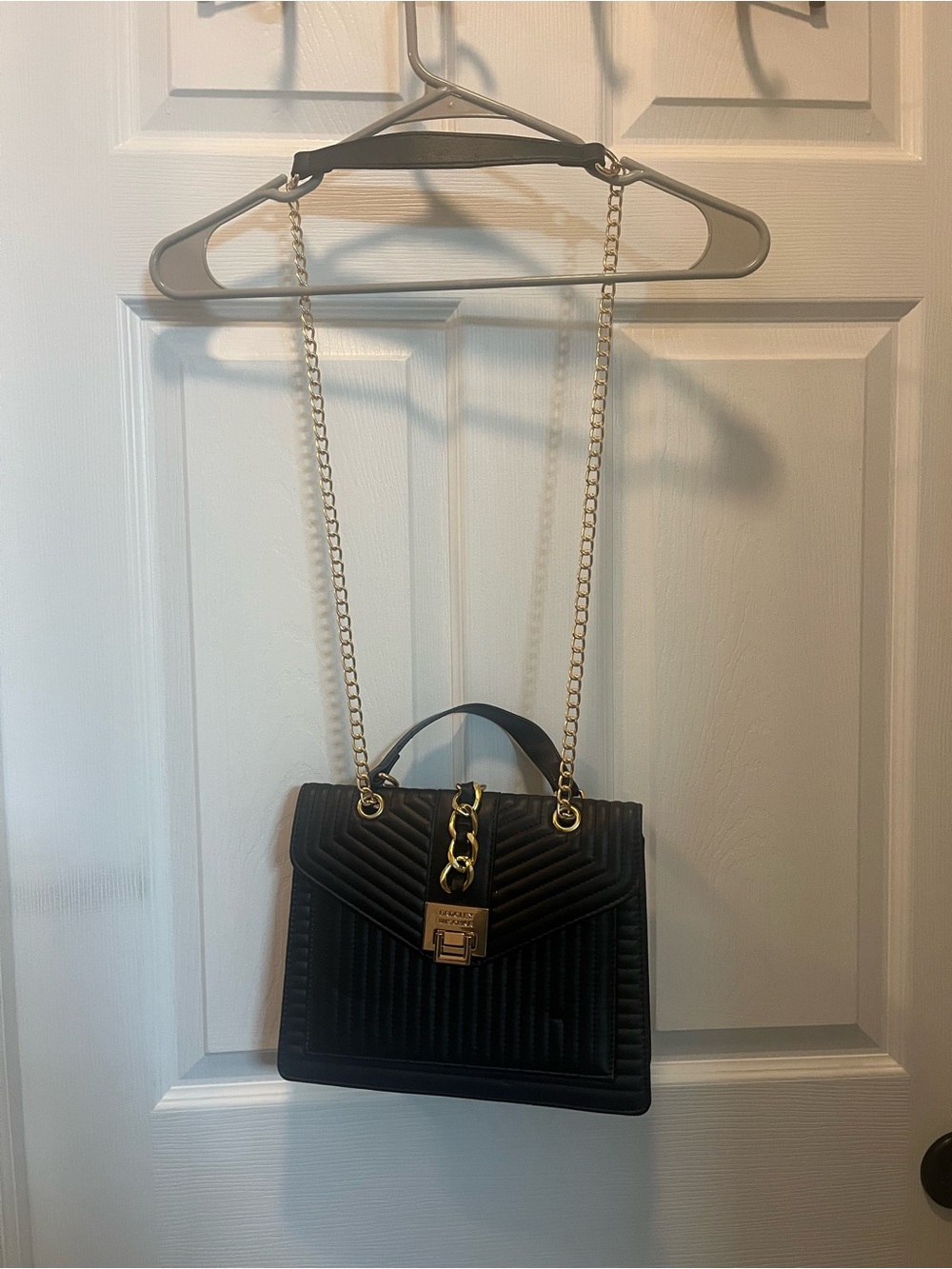 Badgley Mischka BM-4189 Black Quilted Chain Crossbody Bag